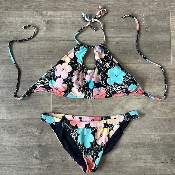 Billabong Other - Billabong swimsuit - size medium (juniors)